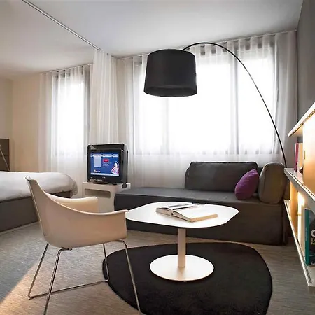 Отель Novotel Centre 4*