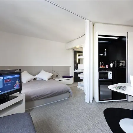 Novotel Centre Hotel 4*