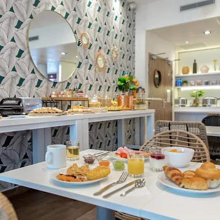 Novotel Centre Отель Перпиньан
