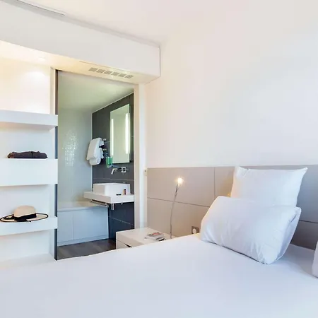 Novotel Centre Отель Перпиньан