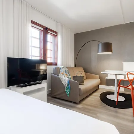 Novotel Centre - Grandes & Confort Centre-ville Hotell