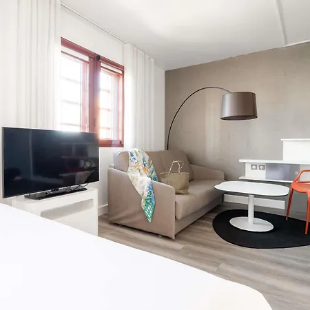 Отель Novotel Centre Перпиньан