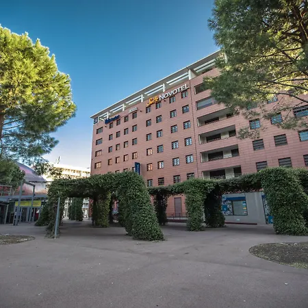Отель Novotel Centre - Grandes & Confort Centre-ville