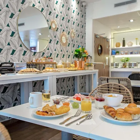 Novotel Centre Hotel 4*