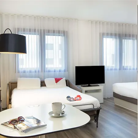 ホテル Novotel Centre - Grandes & Confort Centre-ville 4*