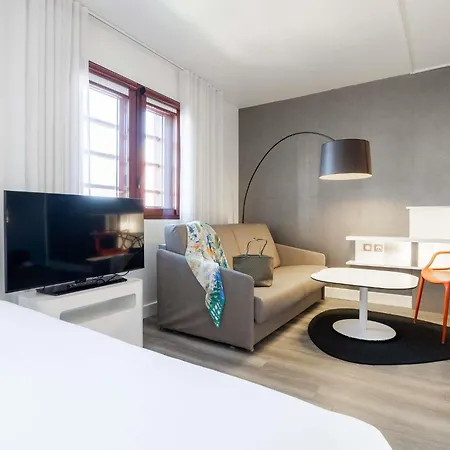 Novotel Centre - Grandes & Confort Centre-ville Hotel 4*
