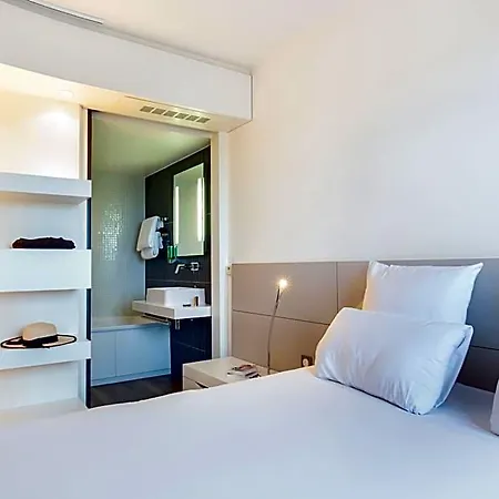 Novotel Centre Hotel 4*