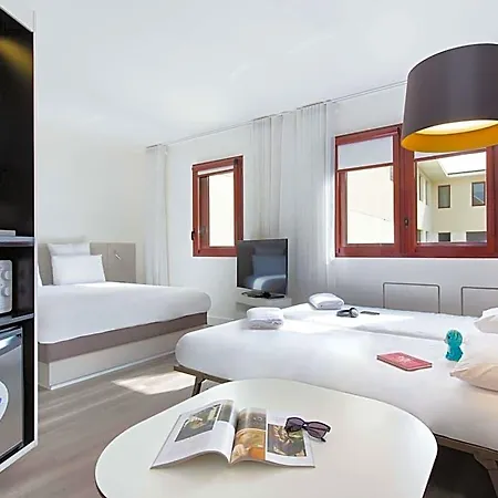 Novotel Centre - Grandes & Confort Centre-ville Hotel