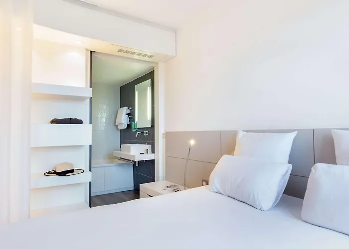 Novotel Centre - Grandes & Confort Centre-ville فندق بيربينيو