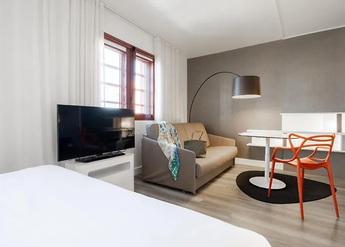 Novotel Centre - Grandes & Confort Centre-ville Hotel