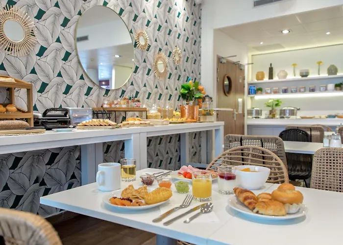 Novotel Centre - Grandes & Confort Centre-ville Hotel 4*