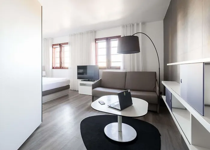 Novotel Centre - Grandes & Confort Centre-ville Hotel Perpignano