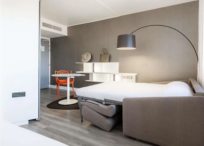 Novotel Centre - Grandes & Confort Centre-ville Hotel 4*